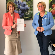 LAVES-Vizepräsidentin Barbara Woltmann mit Barbara Otte-Kinast, Niedersächsische Ministerin für Ernährung, Landwirtschaft und Verbraucherschutz