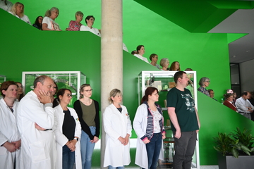 Mitarbeitende des LVI Oldenburg im Foyer