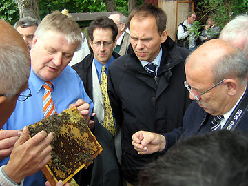 Minister Hans-Heinrich Ehlen und Präsident Dr. Eberhard Haunhorst sind überzeugt von der Sanftmut de