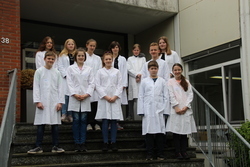 Schülerinnen und Schüler beim Zukunftstag im LAVES Lebensmittel- und Veterinärinstitut Oldenburg, Standort Philosophenweg