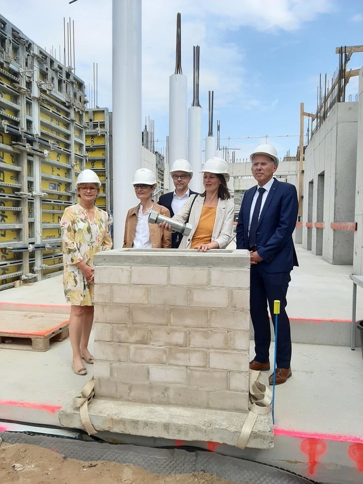 Grundsteinlegung im Lebensmittel- und Veterinärinstitut Braunschweig auf der Baustelle