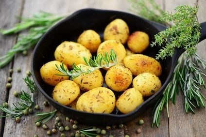 zubereitete Kartoffeln in einer Pfanne