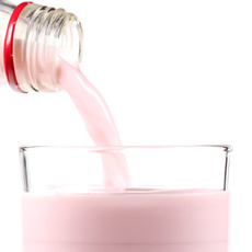 Glas mit Erdbeermilch