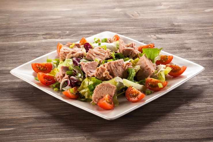 Thunfischsalat auf Teller